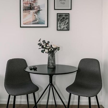 B15 - Wood&Black Apartman غيور المظهر الخارجي الصورة