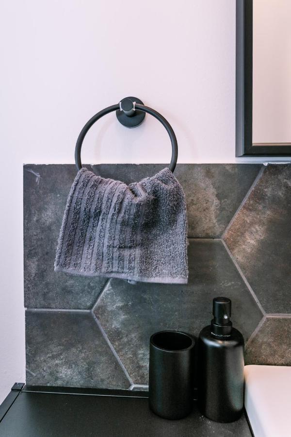 B15 - Wood&Black Apartman غيور المظهر الخارجي الصورة